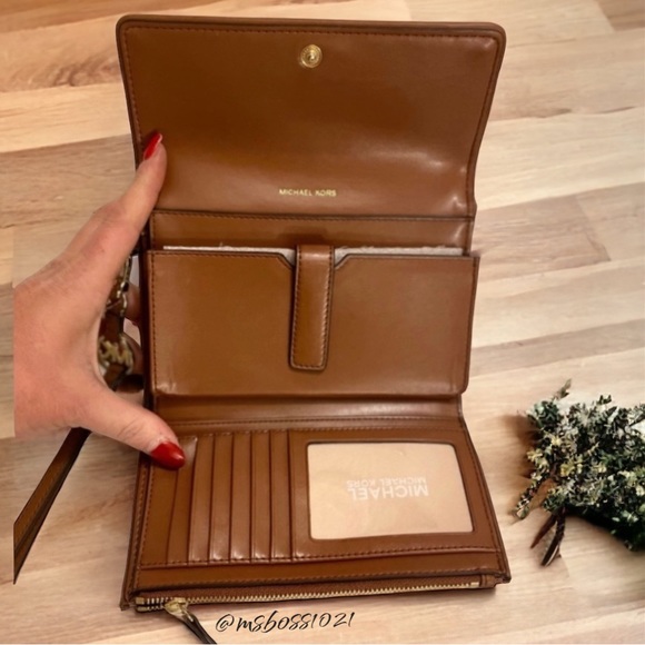 Michael Kors Beige/Luggage MK Lg Phone Wallet BRAND NEW - Picture 4 of 4